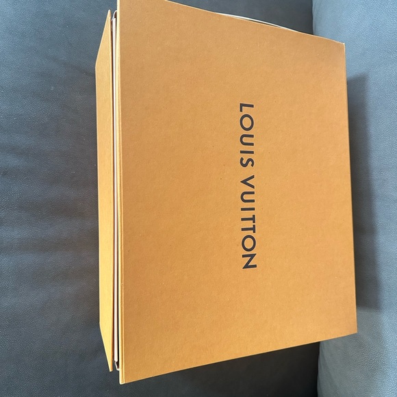 Louis Vuitton Graceful PM Monogram Shoulder Bag with Pink Interior - Picture 9 of 14